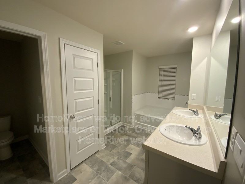 2215 Waycross Ln - Photo 4 of 31