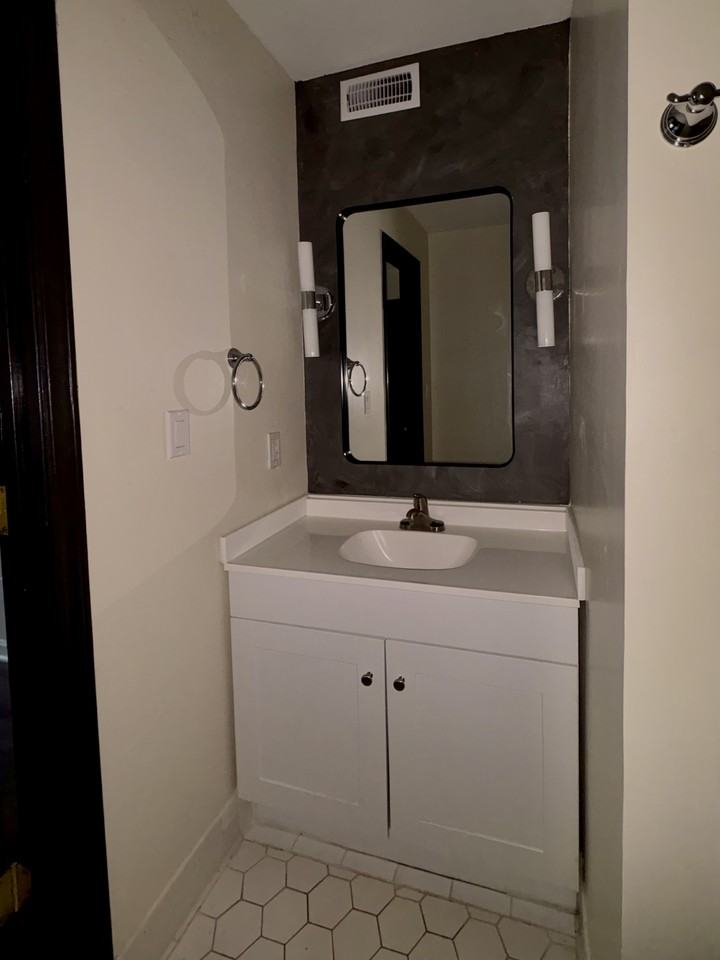 2977 Carolyn Dr - Photo 2 of 33