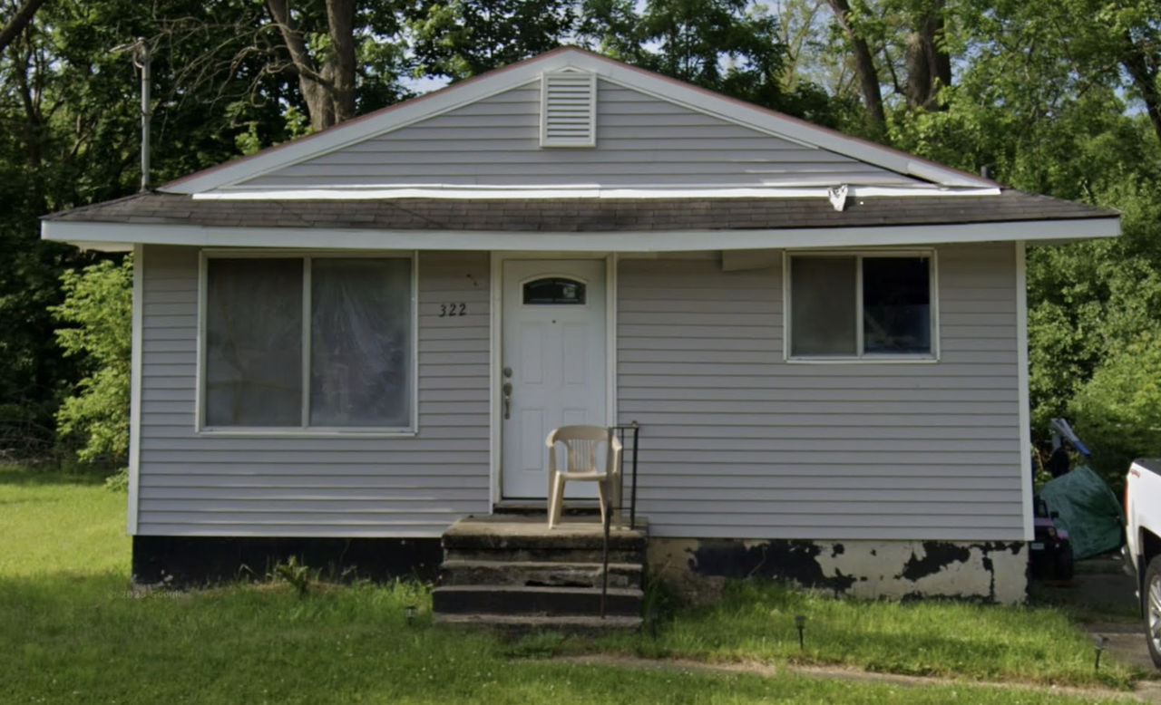 322 E Gracelawn Ave - Photo 2 of 3