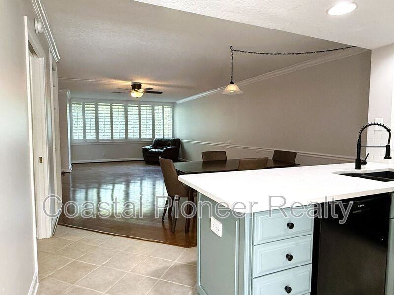 2614 Cove Cay Dr #204 - Photo 4 of 28