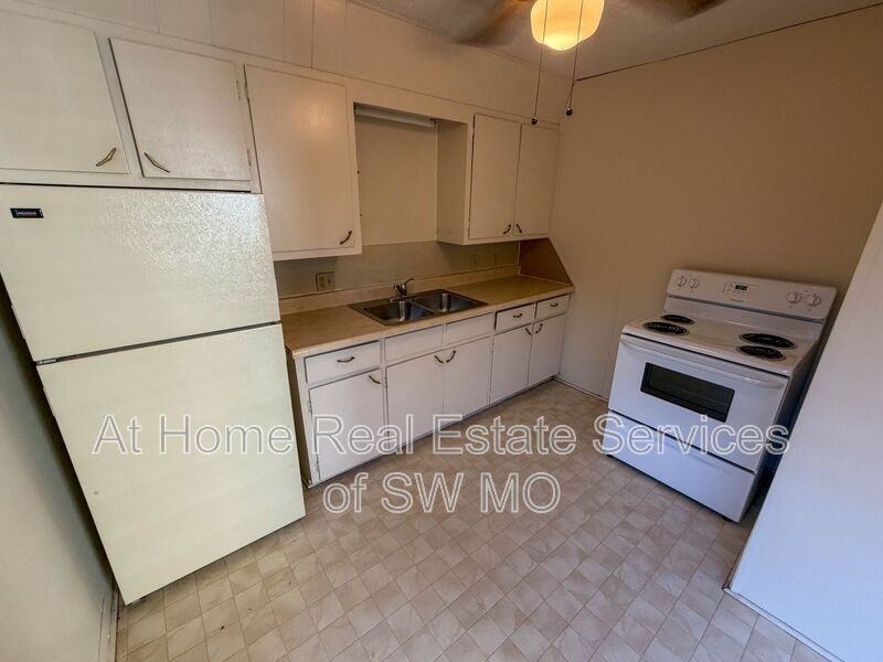 606 W Montclair St - Photo 2 of 7