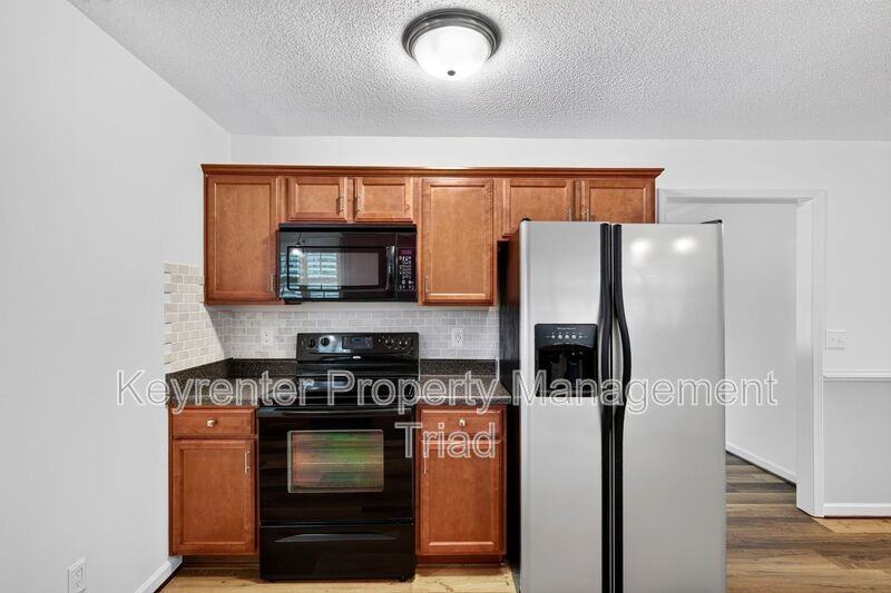 9415 Glen Cross Dr - Photo 3 of 42