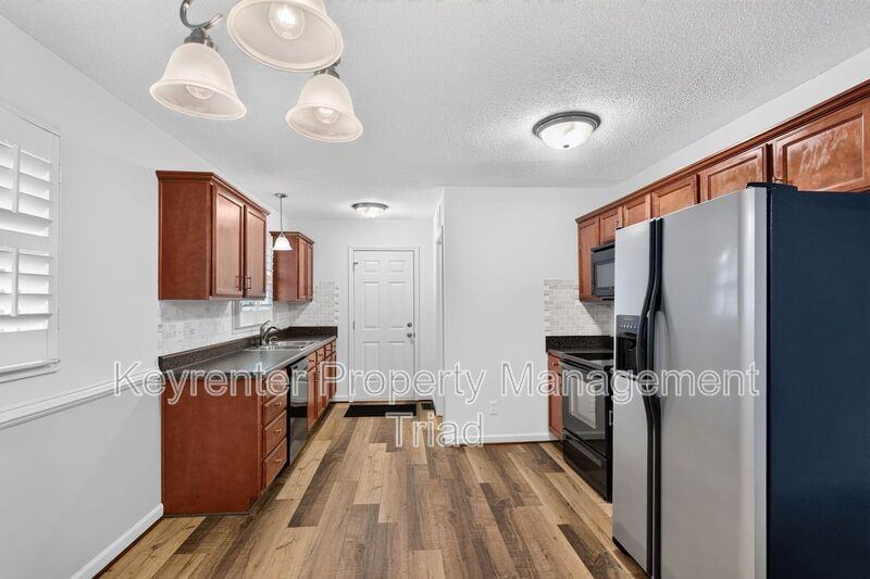 9415 Glen Cross Dr - Photo 4 of 42