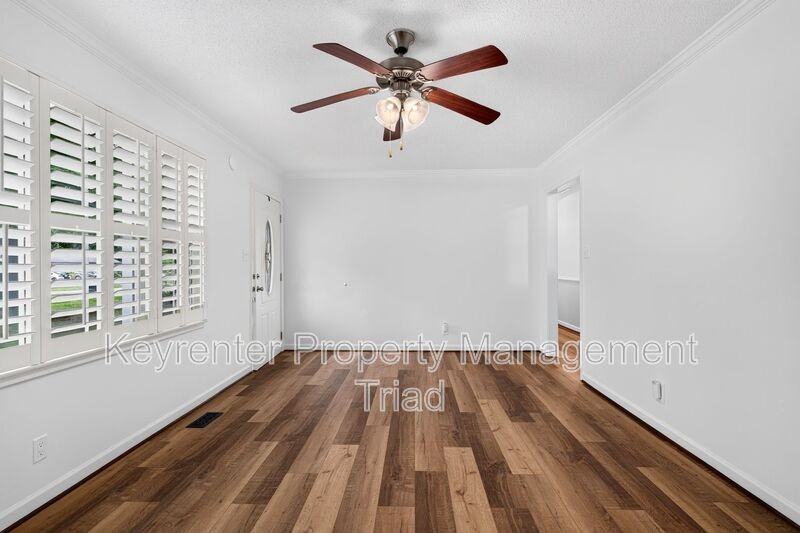 9415 Glen Cross Dr - Photo 5 of 42