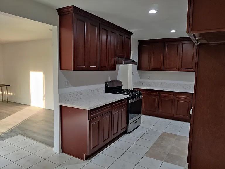 1522 North Lake Avenue - Photo 2 of 9