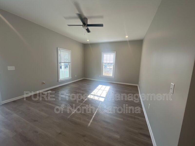 608 S Yadkin Ave - Photo 4 of 23