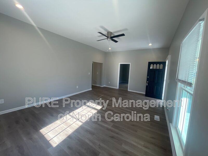608 S Yadkin Ave - Photo 6 of 23