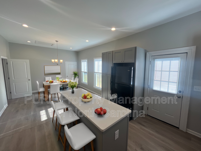608 S Yadkin Ave - Photo 5 of 22