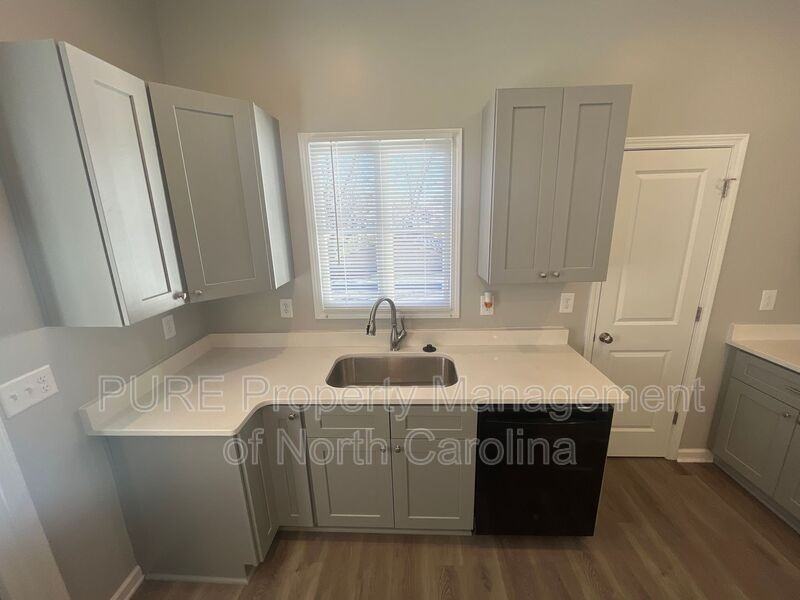 608 S Yadkin Ave - Photo 7 of 22
