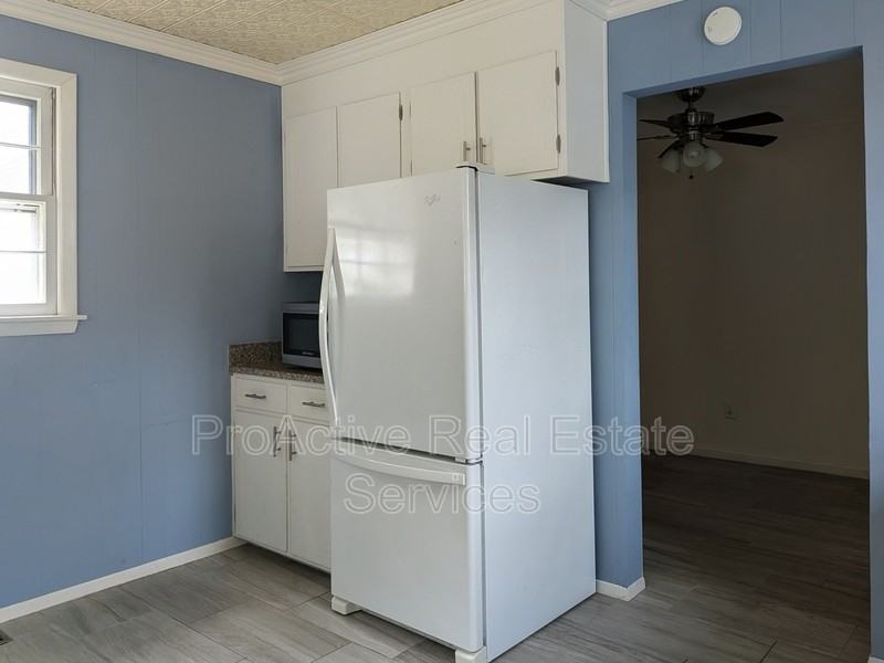 9421 Phillip Ave - Photo 4 of 22