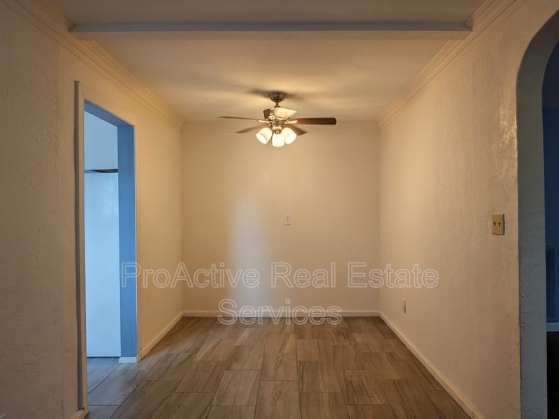 9421 Phillip Ave - Photo 5 of 22