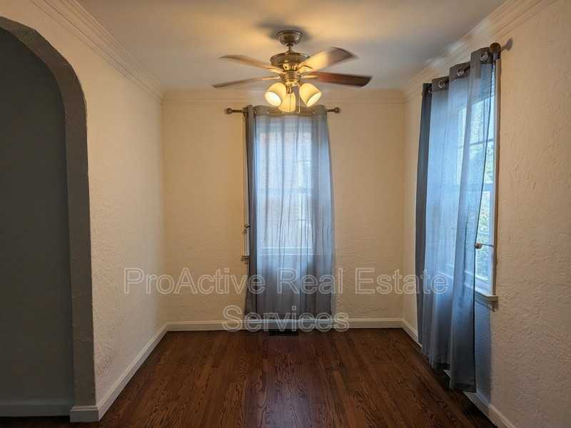 9421 Phillip Ave - Photo 6 of 22