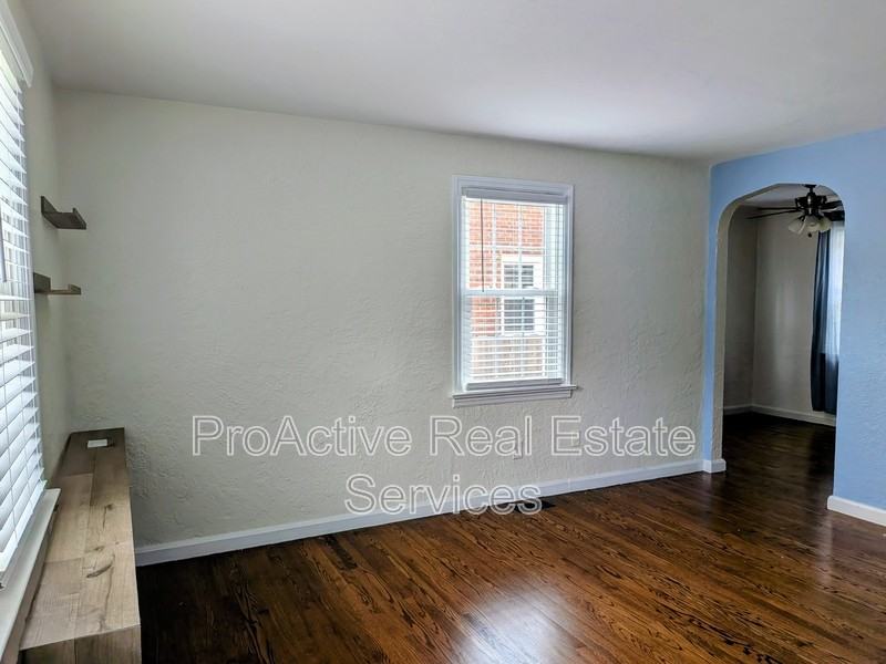 9421 Phillip Ave - Photo 7 of 22