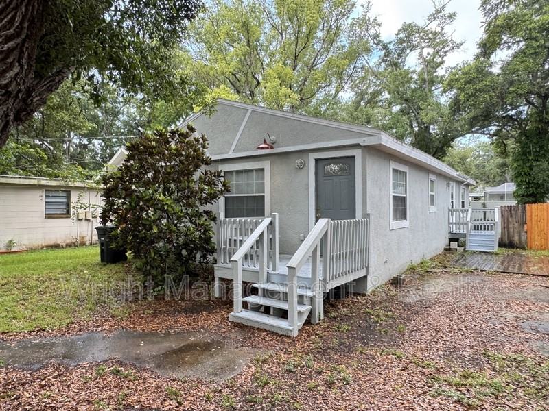 545 Pine St - Photo 2 of 26