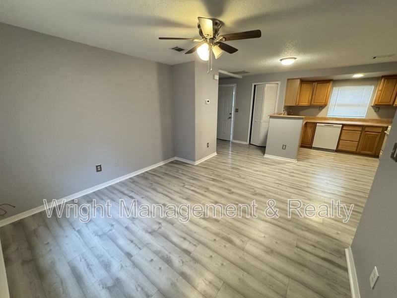 545 Pine St - Photo 6 of 26