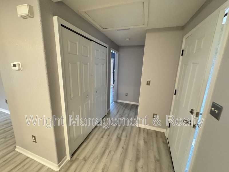 545 Pine St - Photo 7 of 26