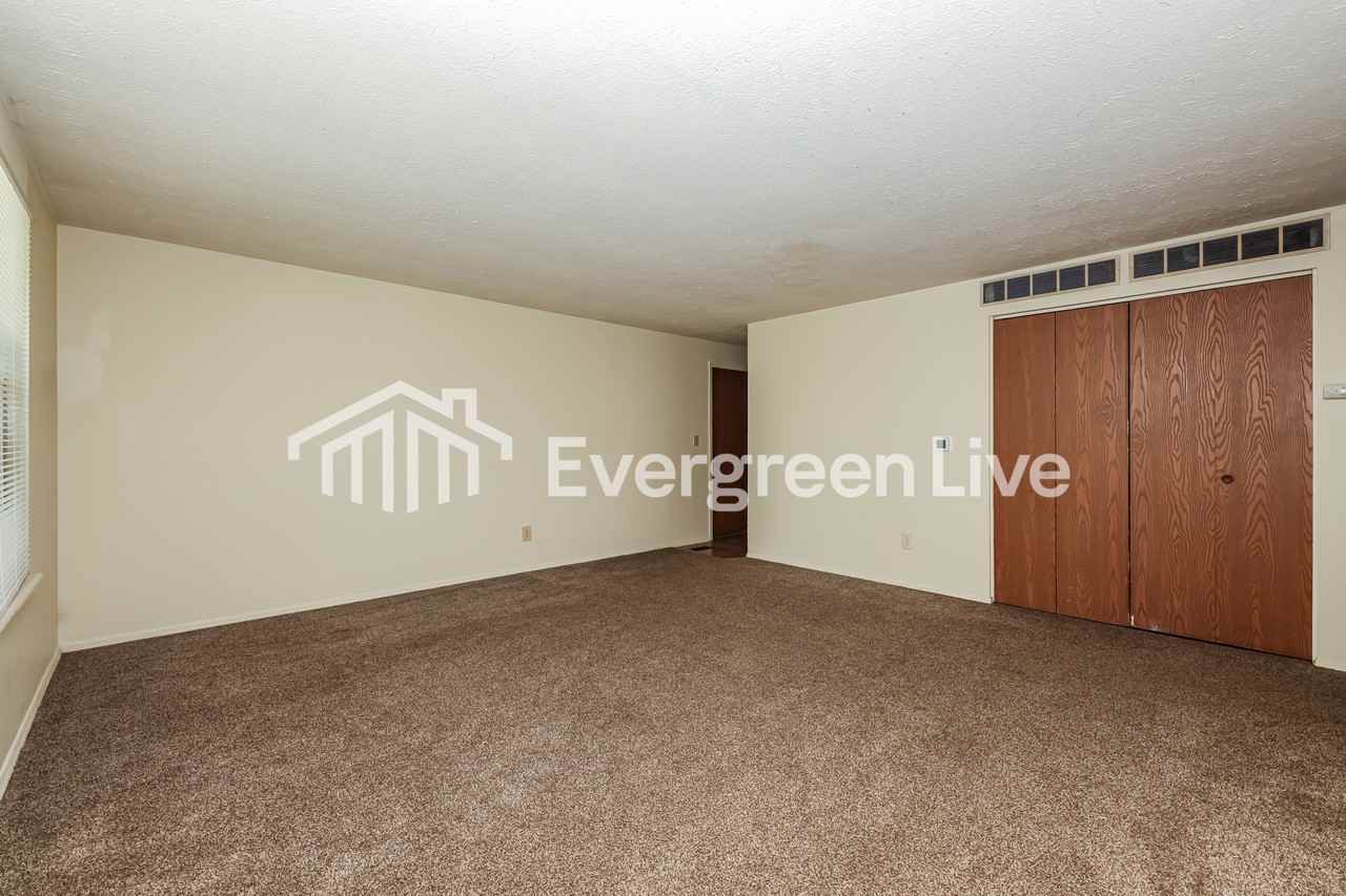 6240 Greenfield Way - Photo 3 of 16