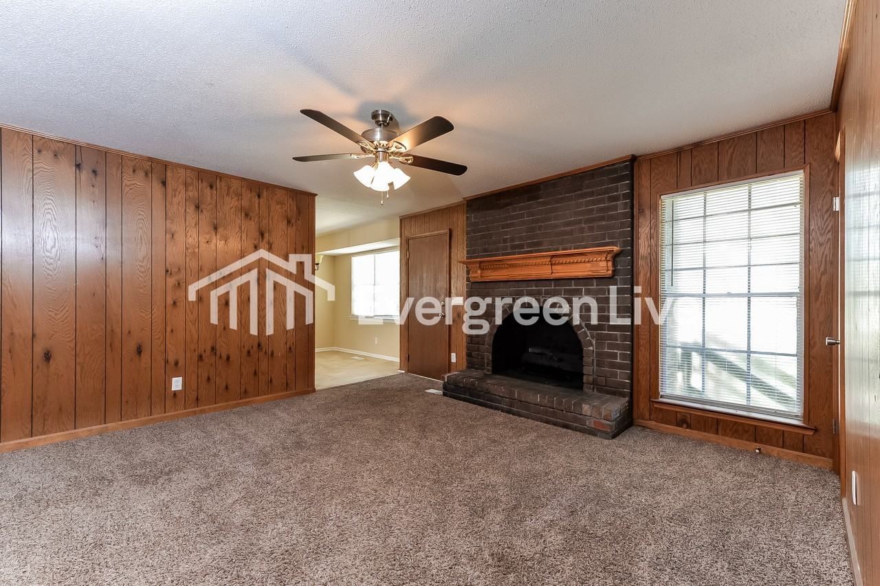 1420 Mohican Dr - Photo 2 of 10