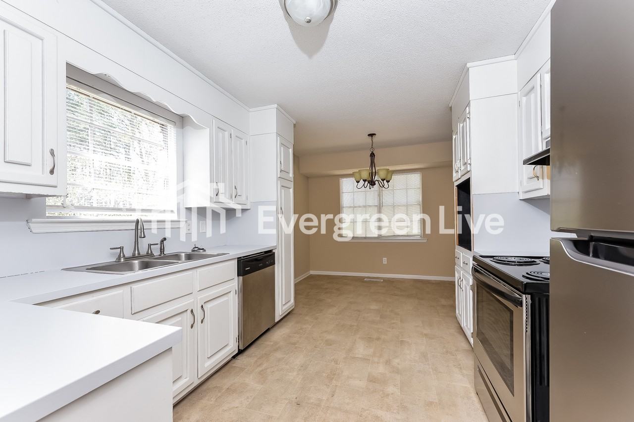 1420 Mohican Dr - Photo 4 of 10