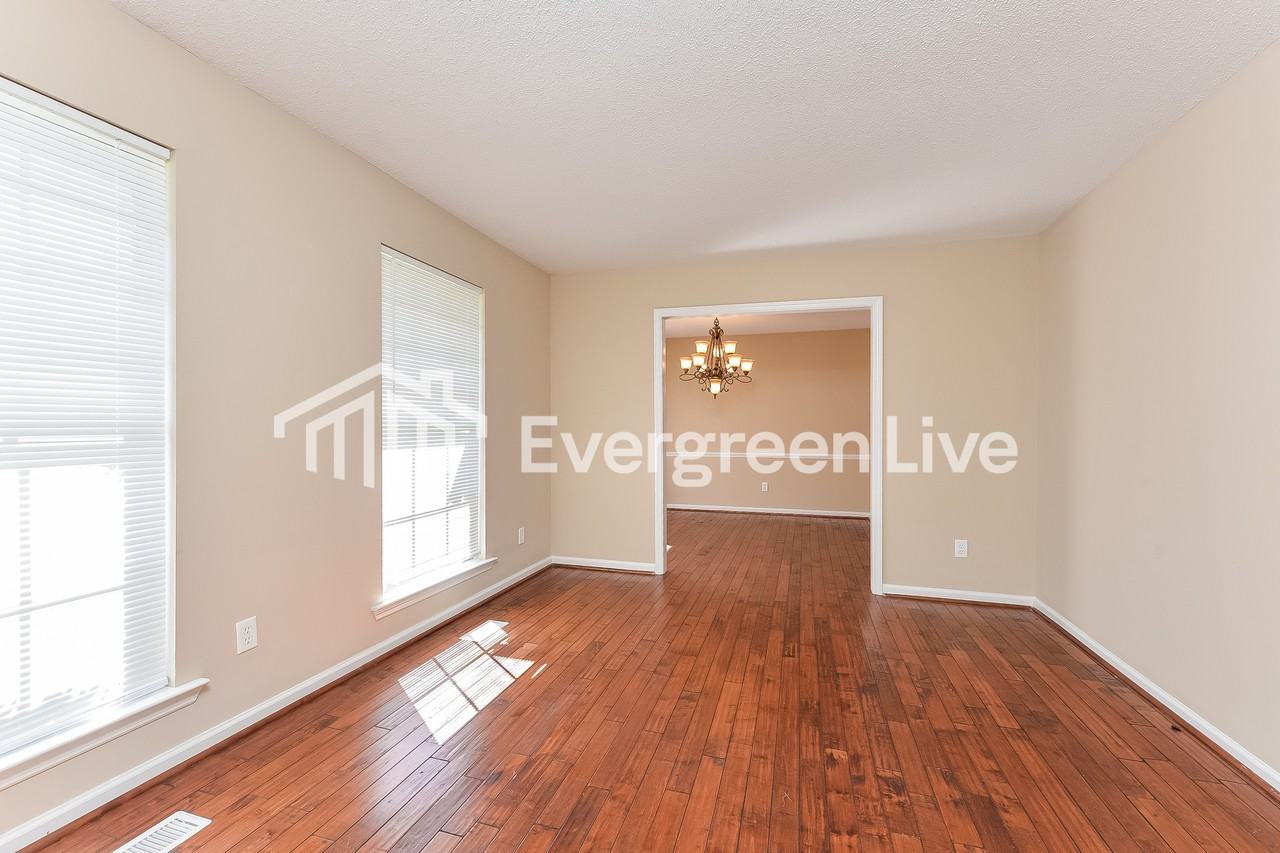 1420 Mohican Dr - Photo 6 of 10
