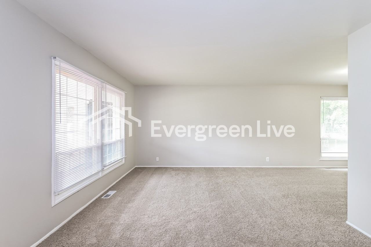 2550 Grants Pkwy - Photo 3 of 15