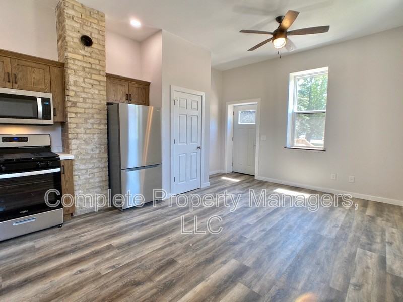 423 Adams Ave - Photo 2 of 6