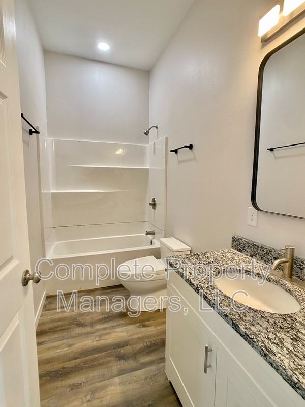 423 Adams Ave - Photo 3 of 6