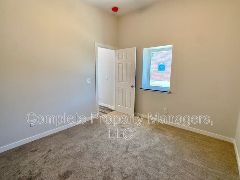 423 Adams Ave - Photo 5 of 6