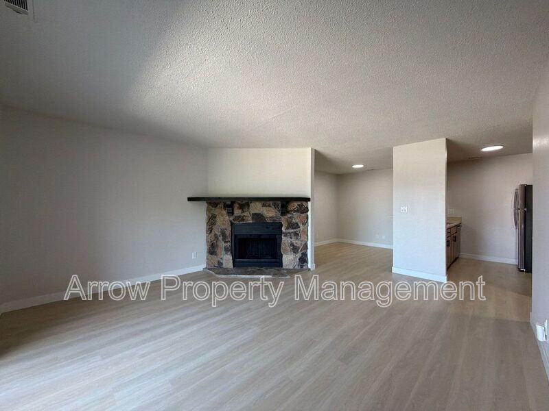 2344 N 44th St #22 - Photo 4 of 10