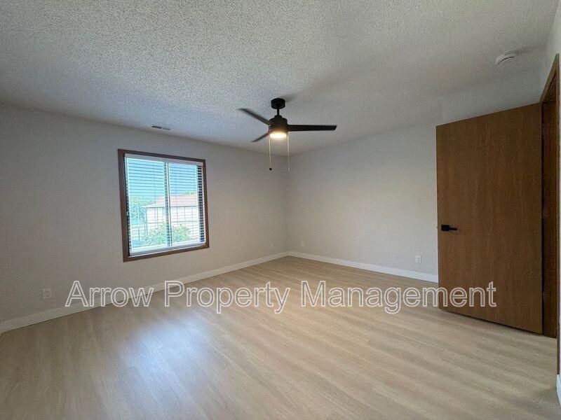 2344 N 44th St #22 - Photo 6 of 10