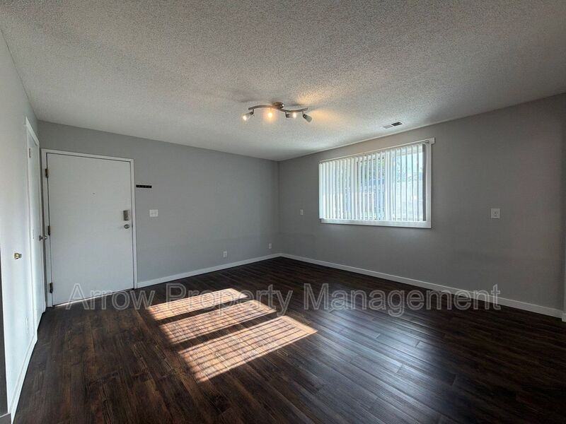 520 N 4th St - Photo 2 of 11