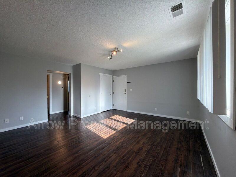 520 N 4th St - Photo 3 of 11