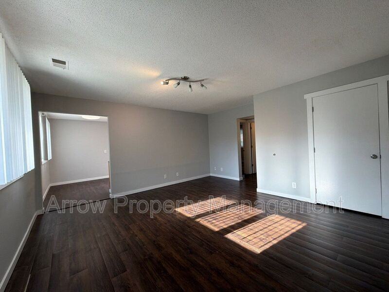 520 N 4th St - Photo 4 of 11