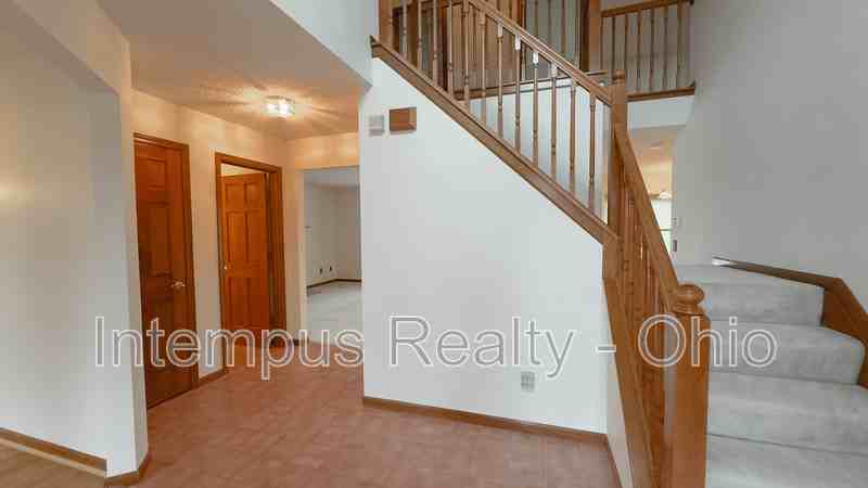 370 Glenside Ln - Photo 2 of 40