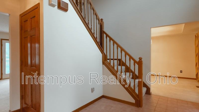 370 Glenside Ln - Photo 6 of 40