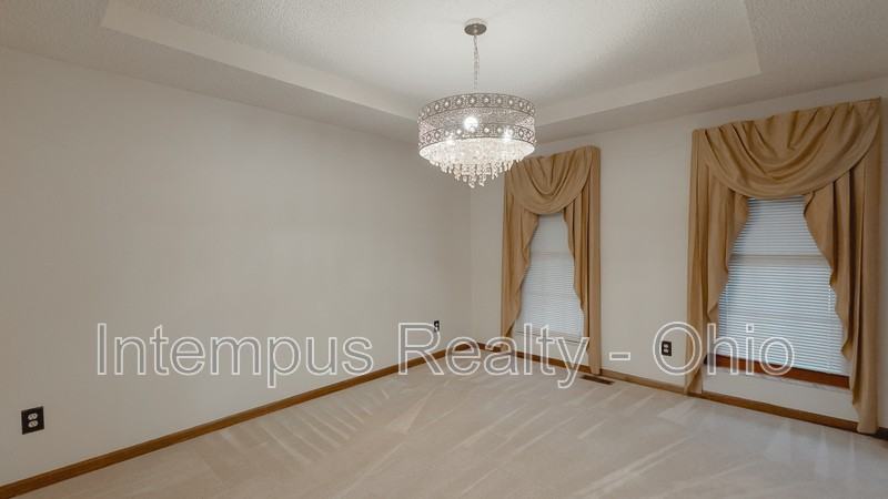 370 Glenside Ln - Photo 7 of 40