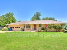 3121 Lakeside Dr - Photo 1 of 1