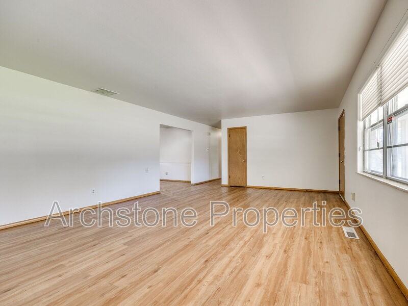 3121 Lakeside Dr - Photo 5 of 36