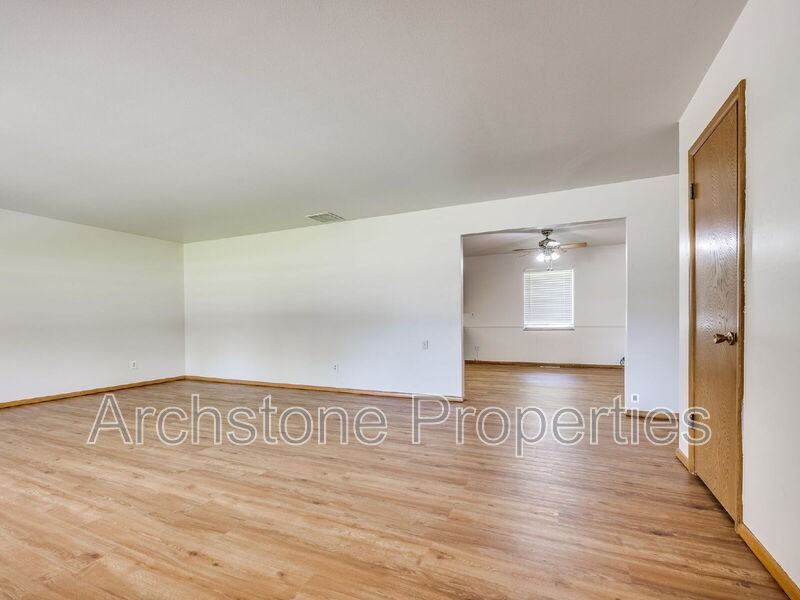 3121 Lakeside Dr - Photo 6 of 36