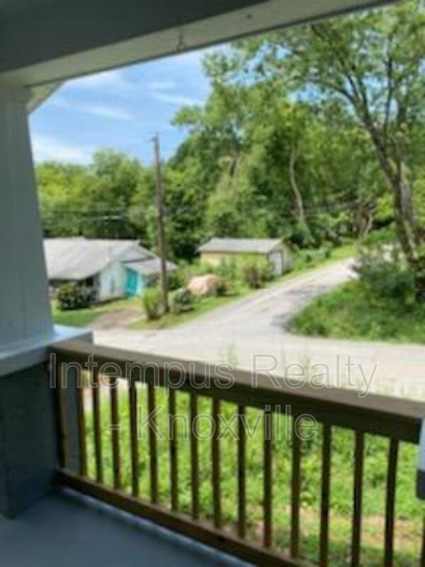 1320 Chestnut St - Photo 3 of 35