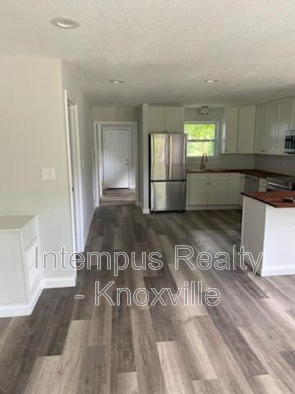 1320 Chestnut St - Photo 5 of 35