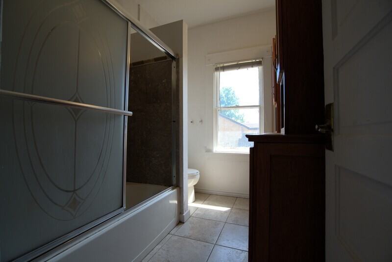 2406 E Columbia St - Photo 2 of 11