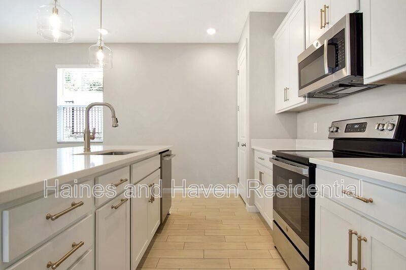 840 Blue Creek Dr - Photo 5 of 38