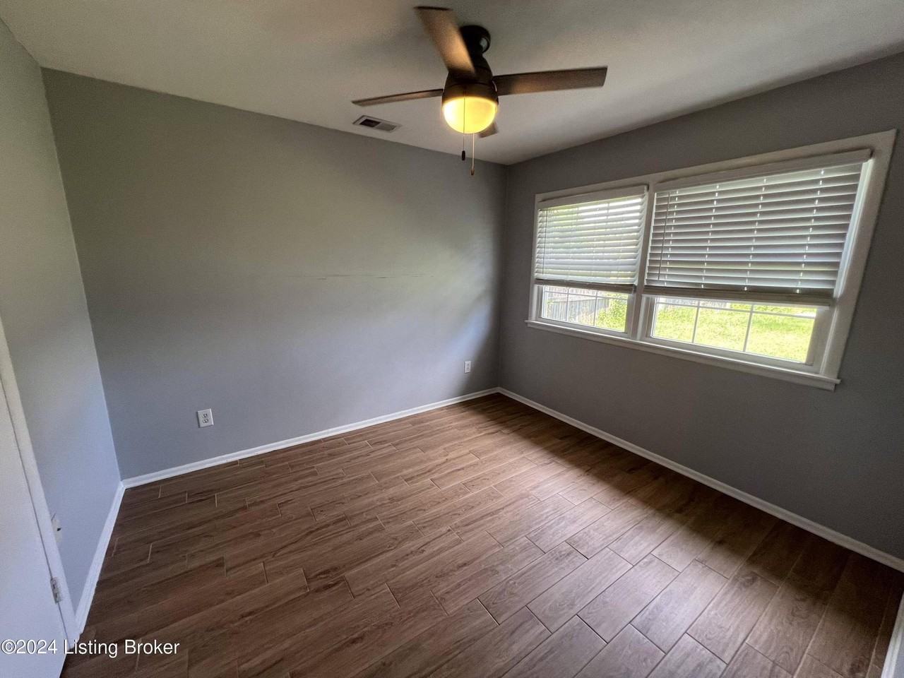 2307 Medford Lane - Photo 4 of 16