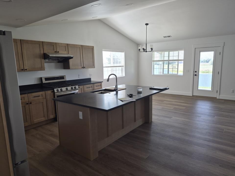 5434 Apple Rose Ln - Photo 3 of 10