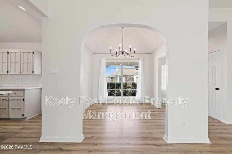313 Wallingsford Cir - Photo 4 of 28