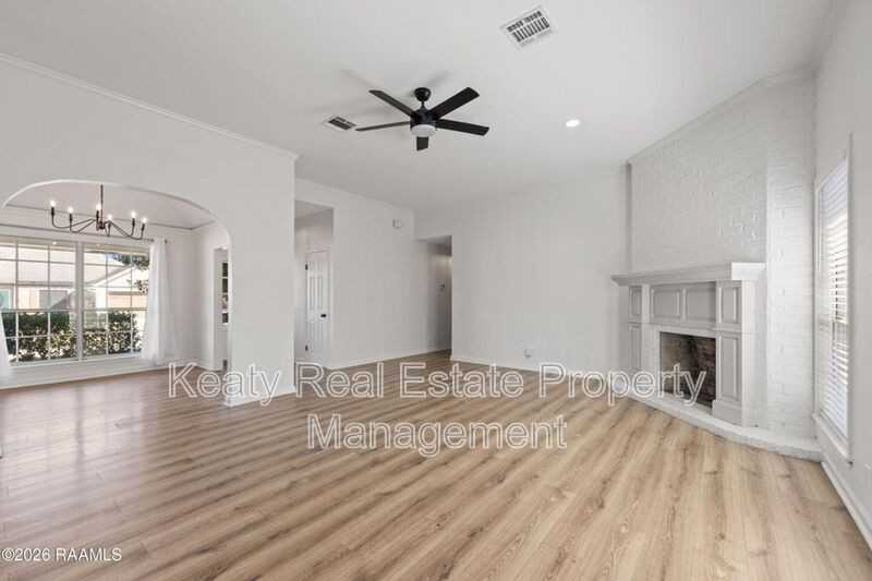 313 Wallingsford Cir - Photo 5 of 28