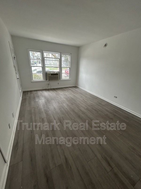 106 E Randolph St - Photo 2 of 6