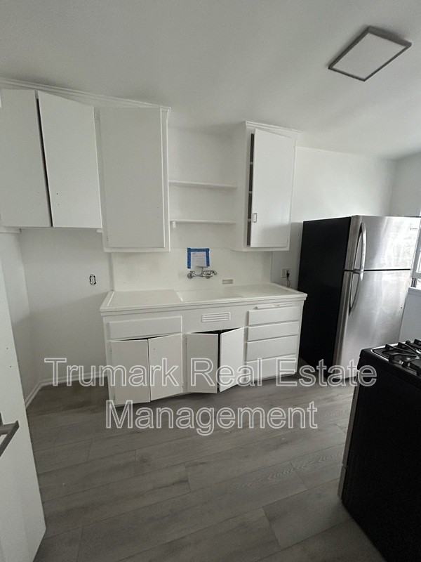 106 E Randolph St - Photo 3 of 6