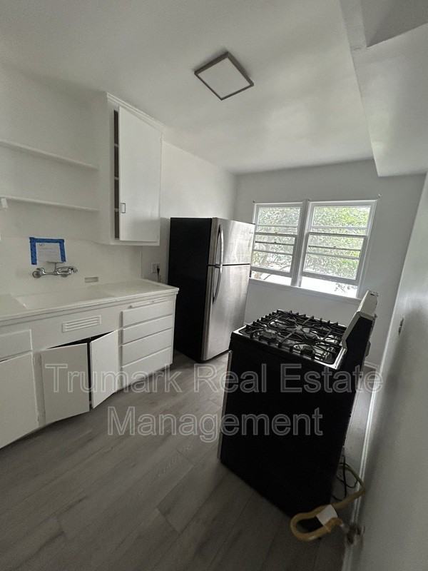 106 E Randolph St - Photo 4 of 6